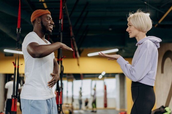Decisão segura na hora de contratar personal trainer e usar apps corporativos em academias Decisão segura na hora de contratar personal trainer e usar apps corporativos em academias